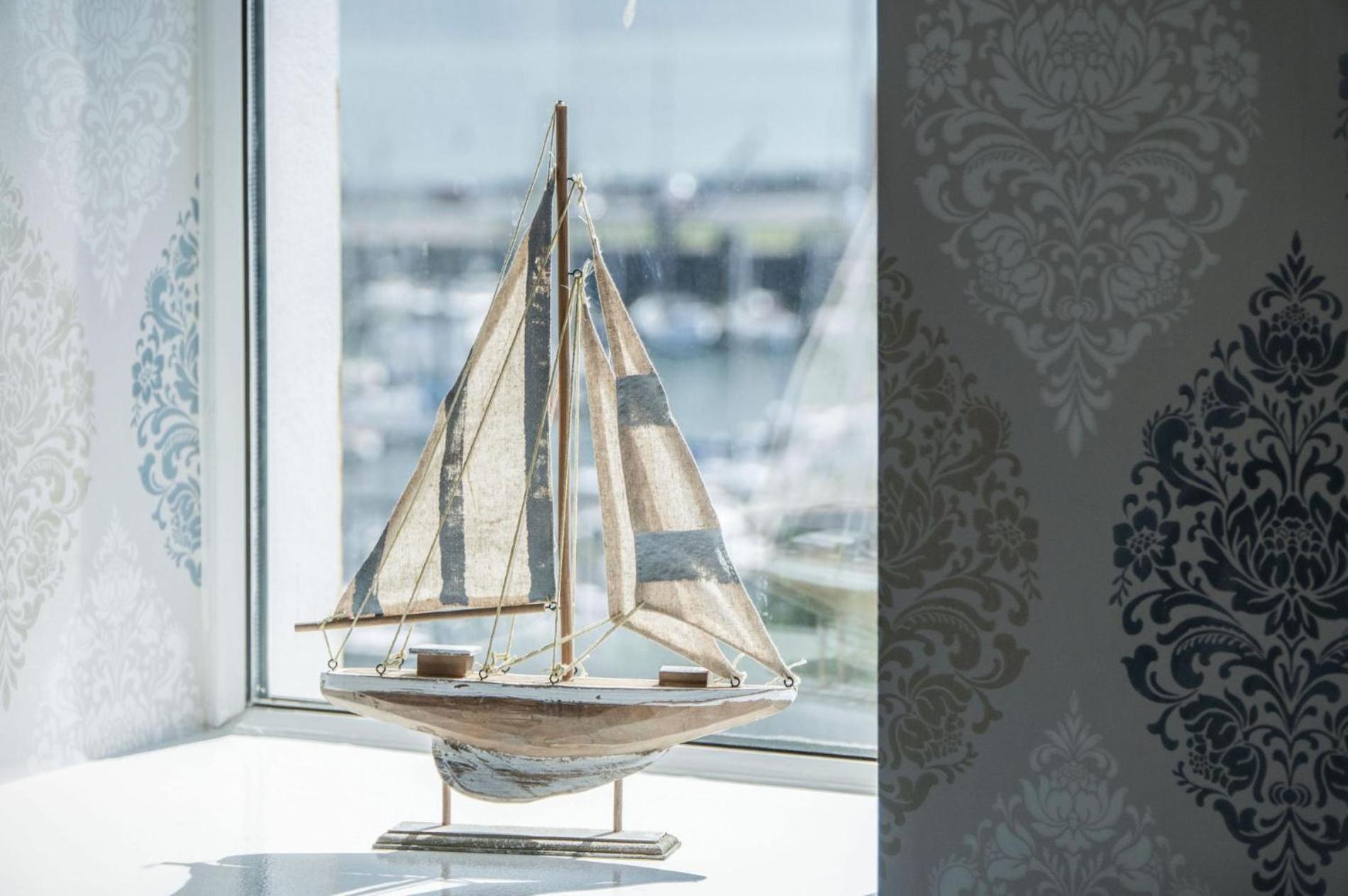 Harbour View - 2 Bedroom Apartment - Milford Haven Buitenkant foto
