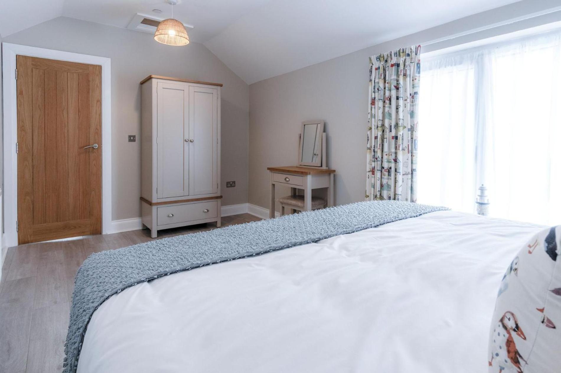 Harbour View - 2 Bedroom Apartment - Milford Haven Buitenkant foto