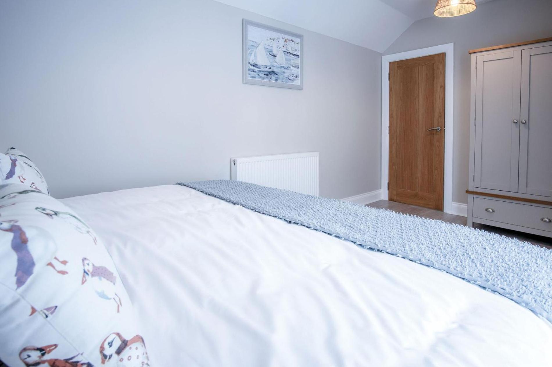 Harbour View - 2 Bedroom Apartment - Milford Haven Buitenkant foto