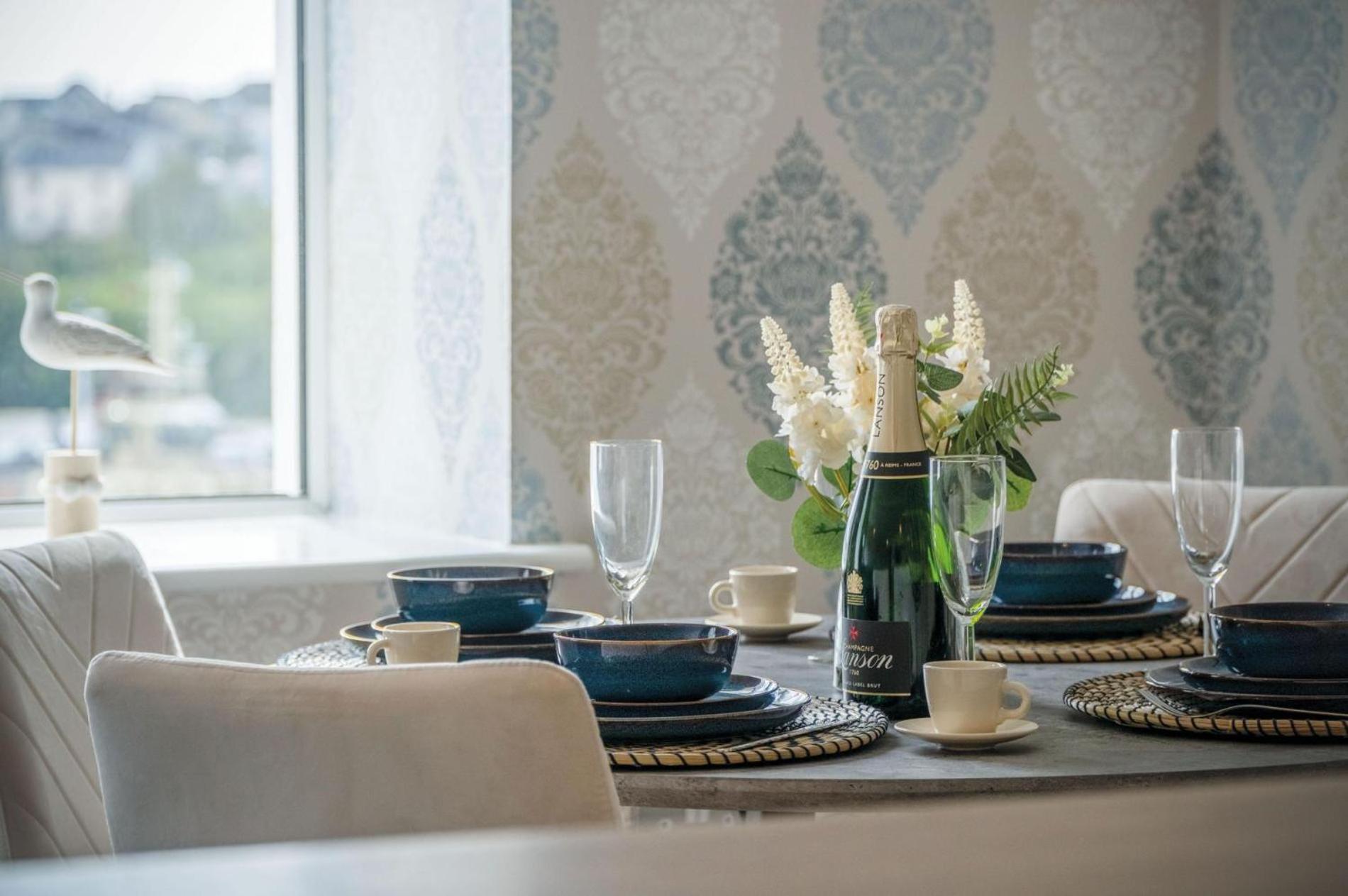 Harbour View - 2 Bedroom Apartment - Milford Haven Buitenkant foto