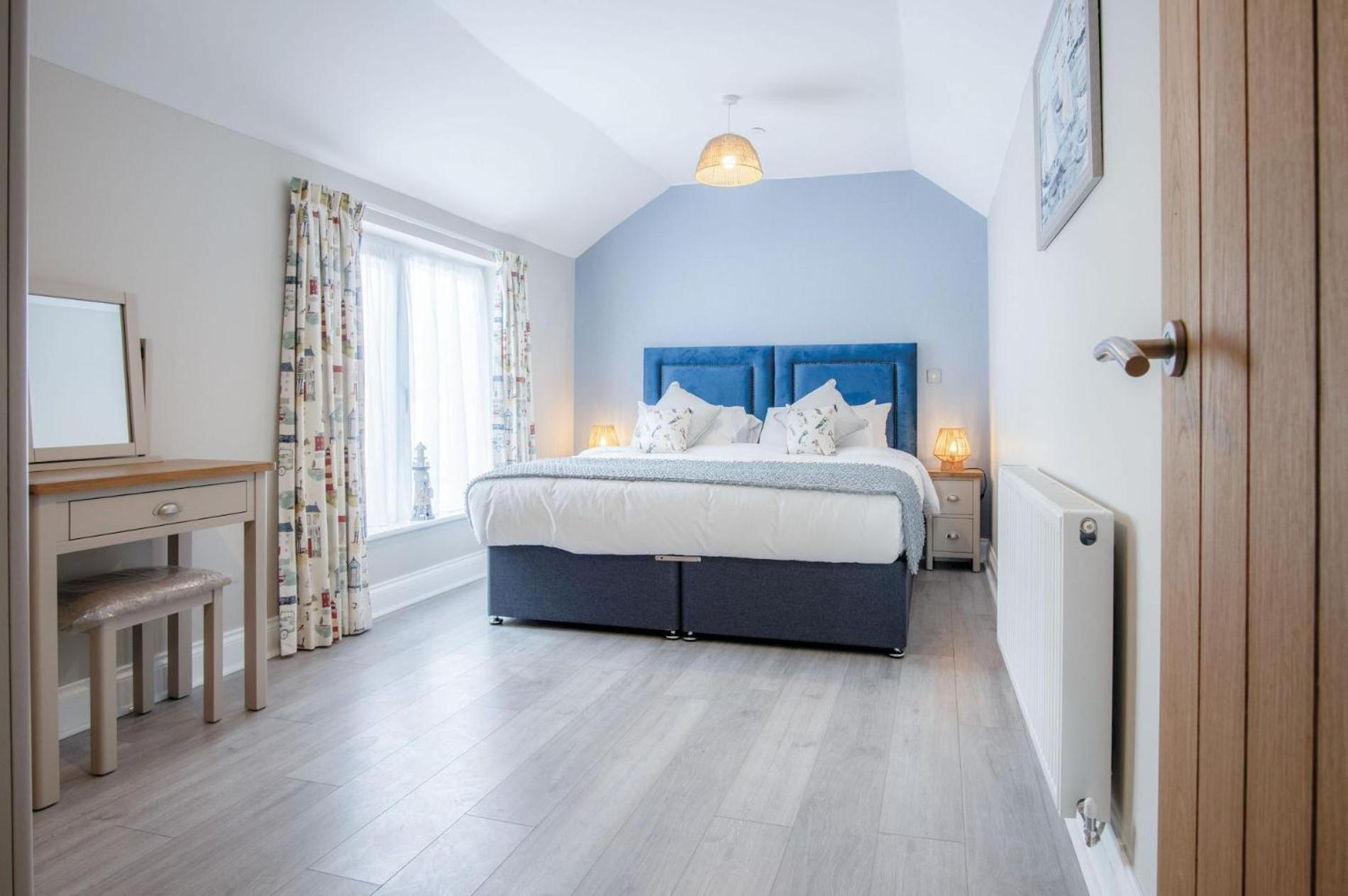 Harbour View - 2 Bedroom Apartment - Milford Haven Buitenkant foto