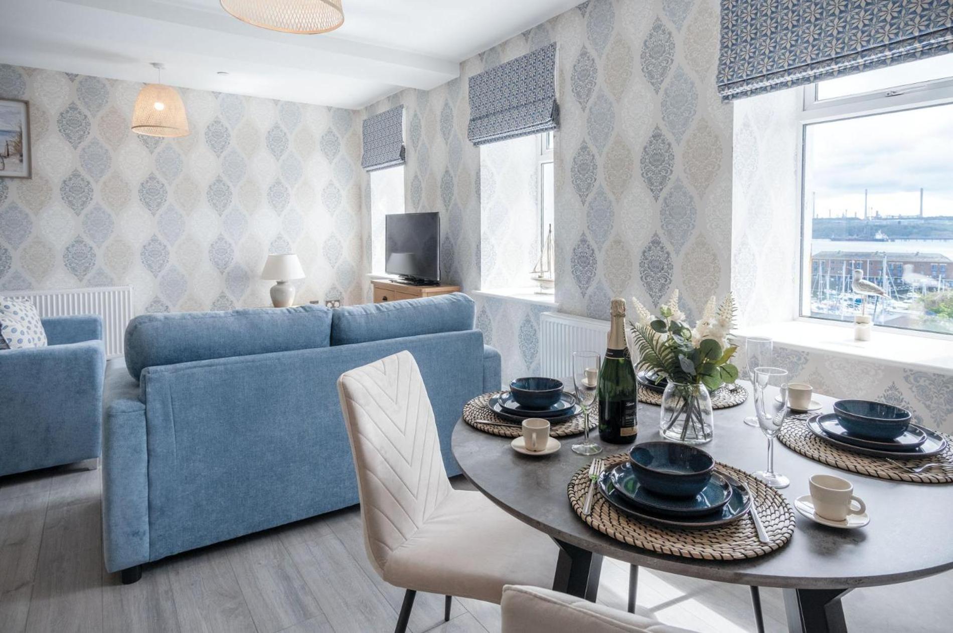 Harbour View - 2 Bedroom Apartment - Milford Haven Buitenkant foto