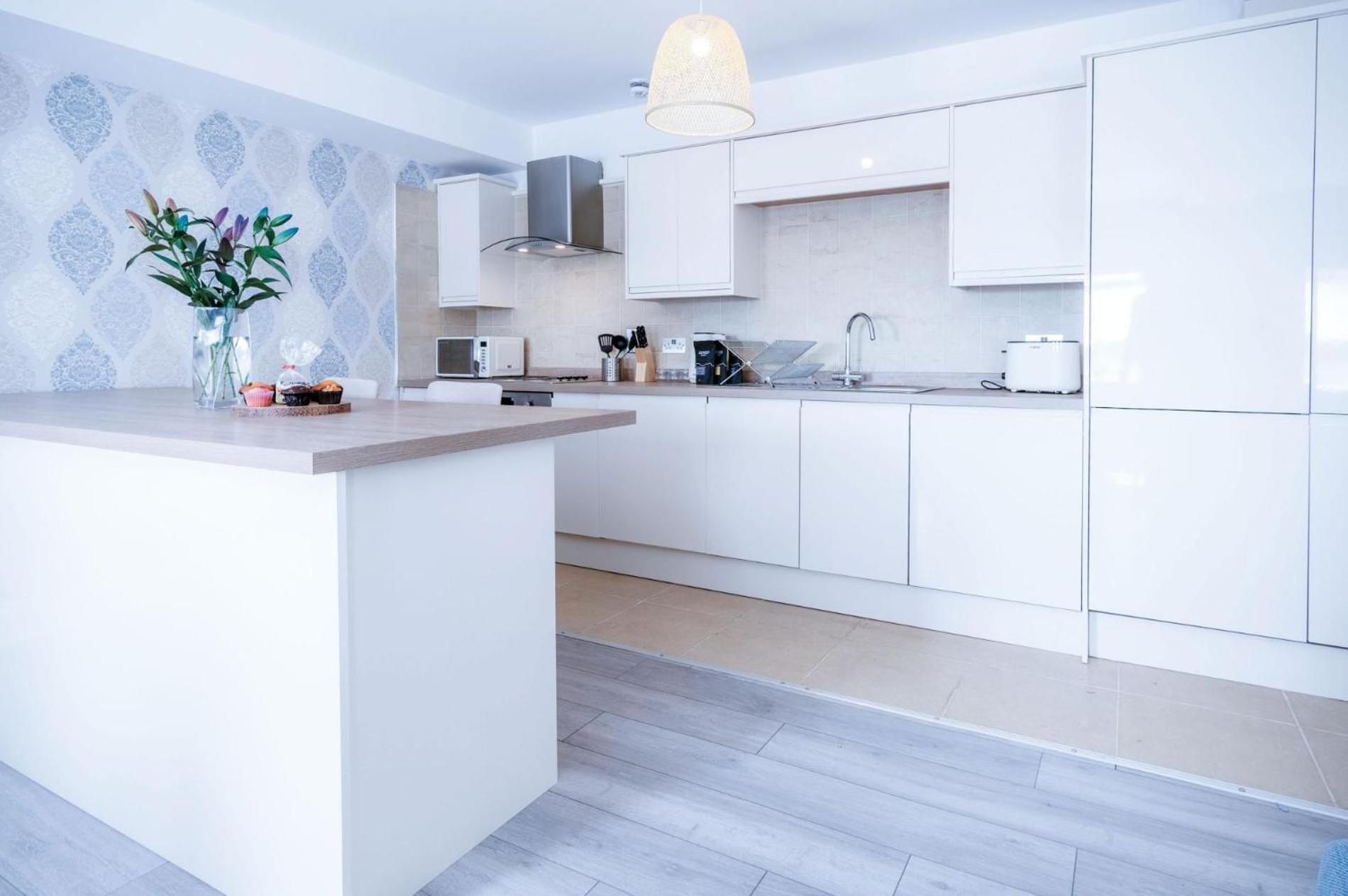 Harbour View - 2 Bedroom Apartment - Milford Haven Buitenkant foto