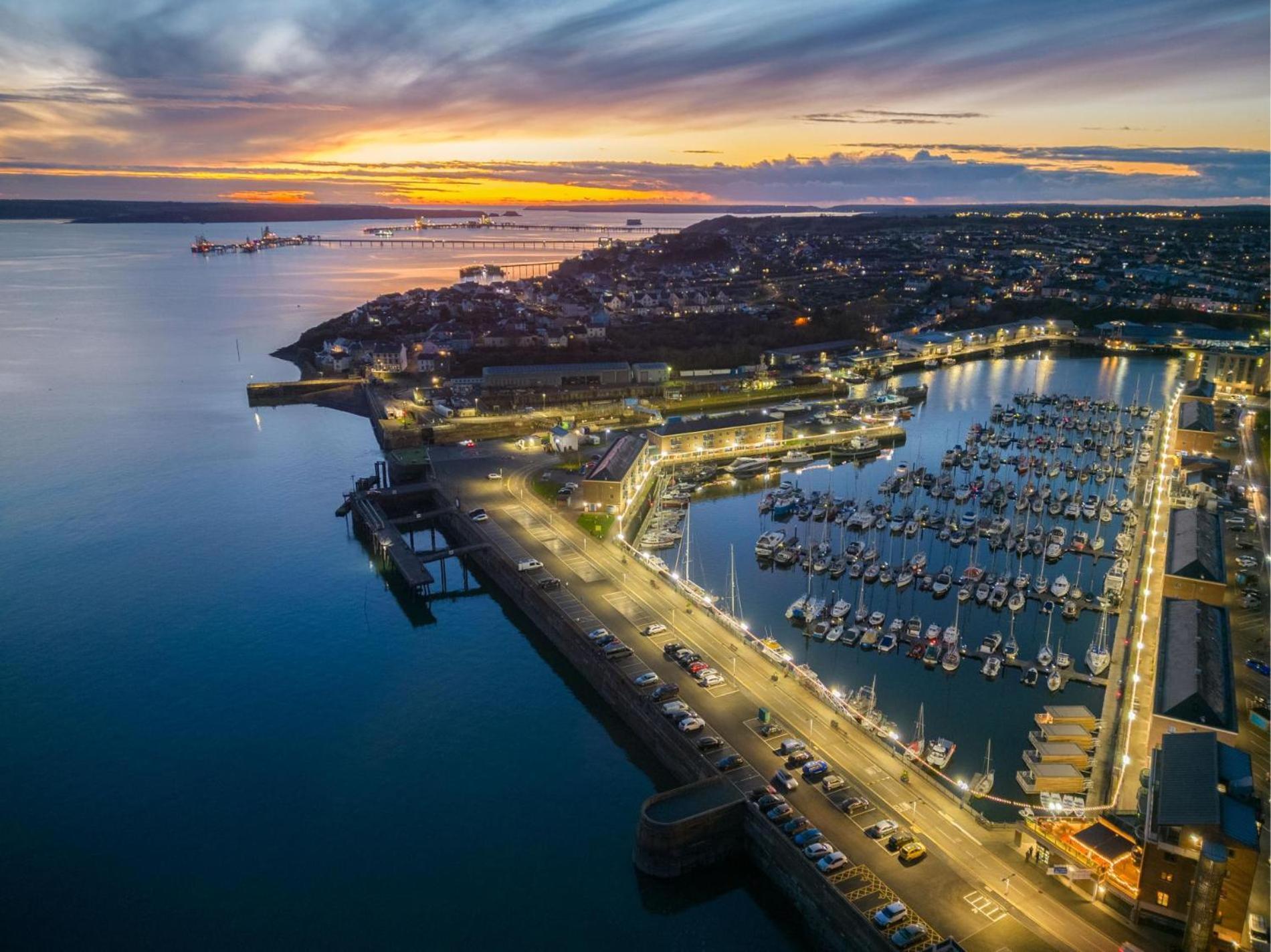 Harbour View - 2 Bedroom Apartment - Milford Haven Buitenkant foto