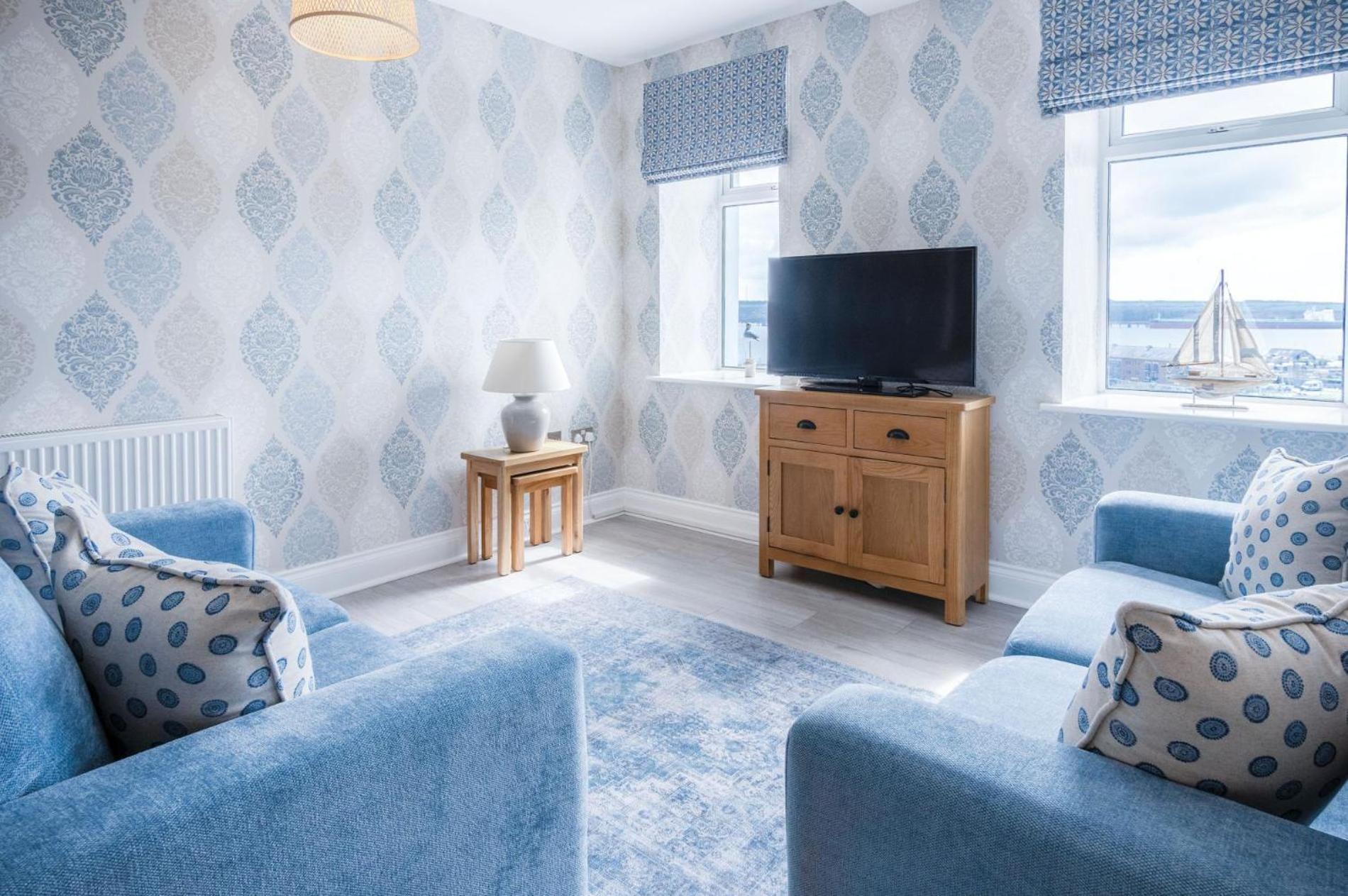 Harbour View - 2 Bedroom Apartment - Milford Haven Buitenkant foto
